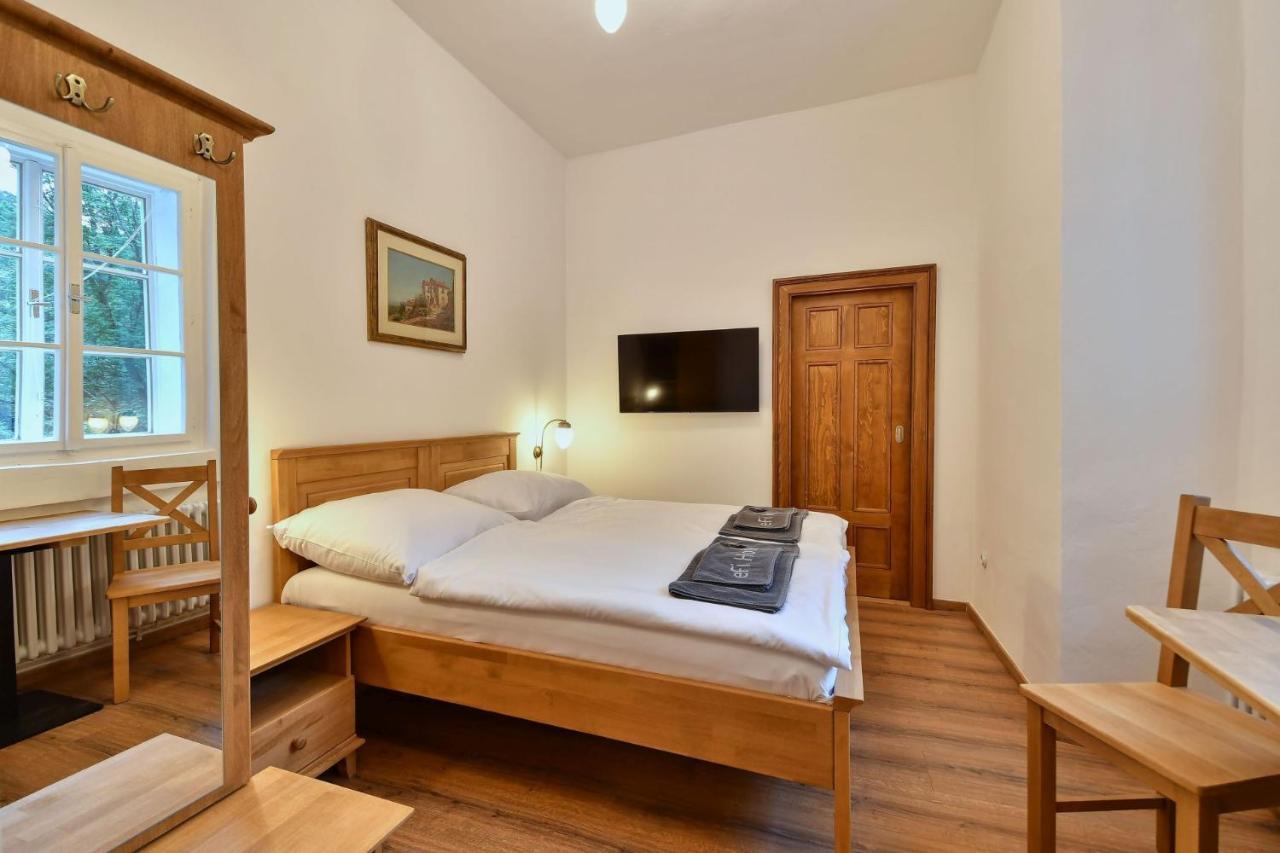 Zamek Racice Hotel Luaran gambar