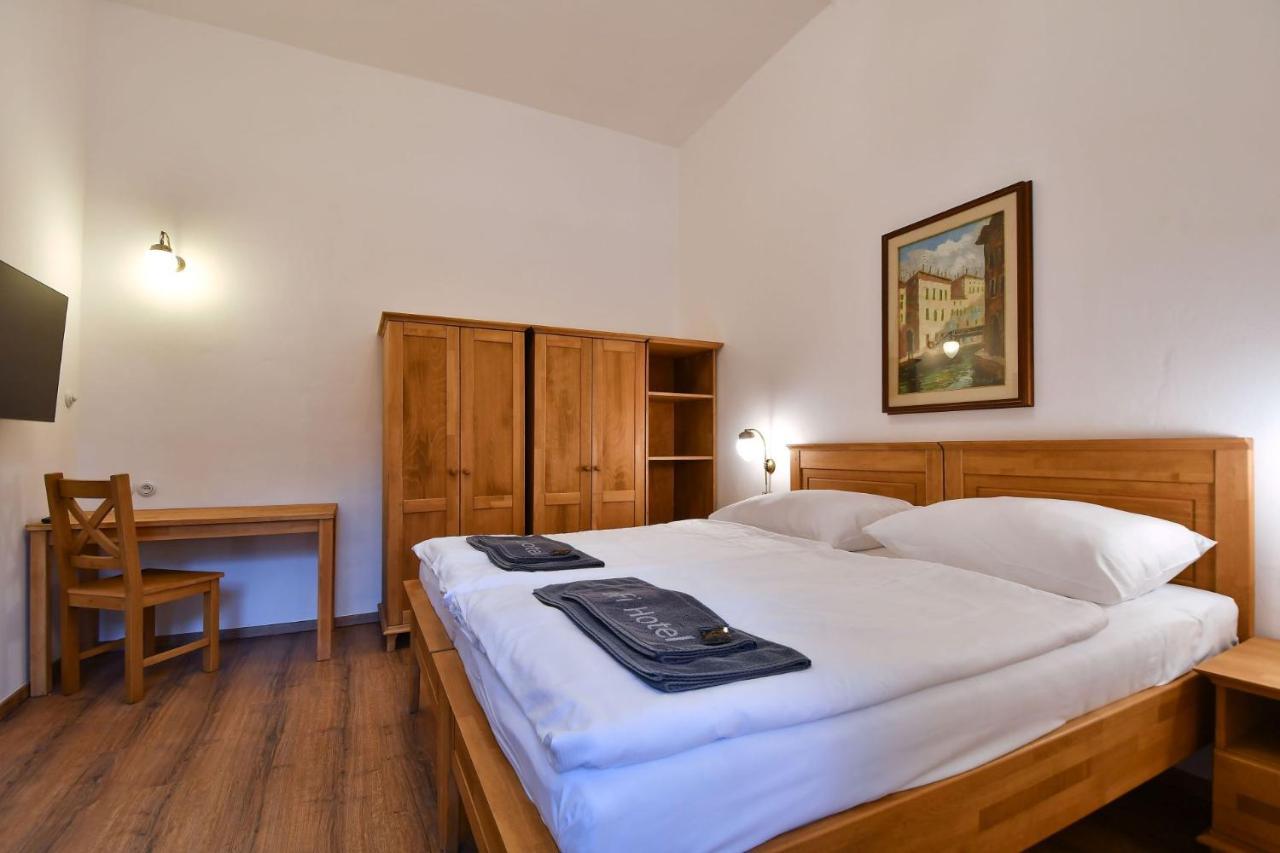 Zamek Racice Hotel Luaran gambar