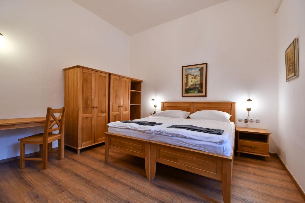 Zamek Racice Hotel Luaran gambar