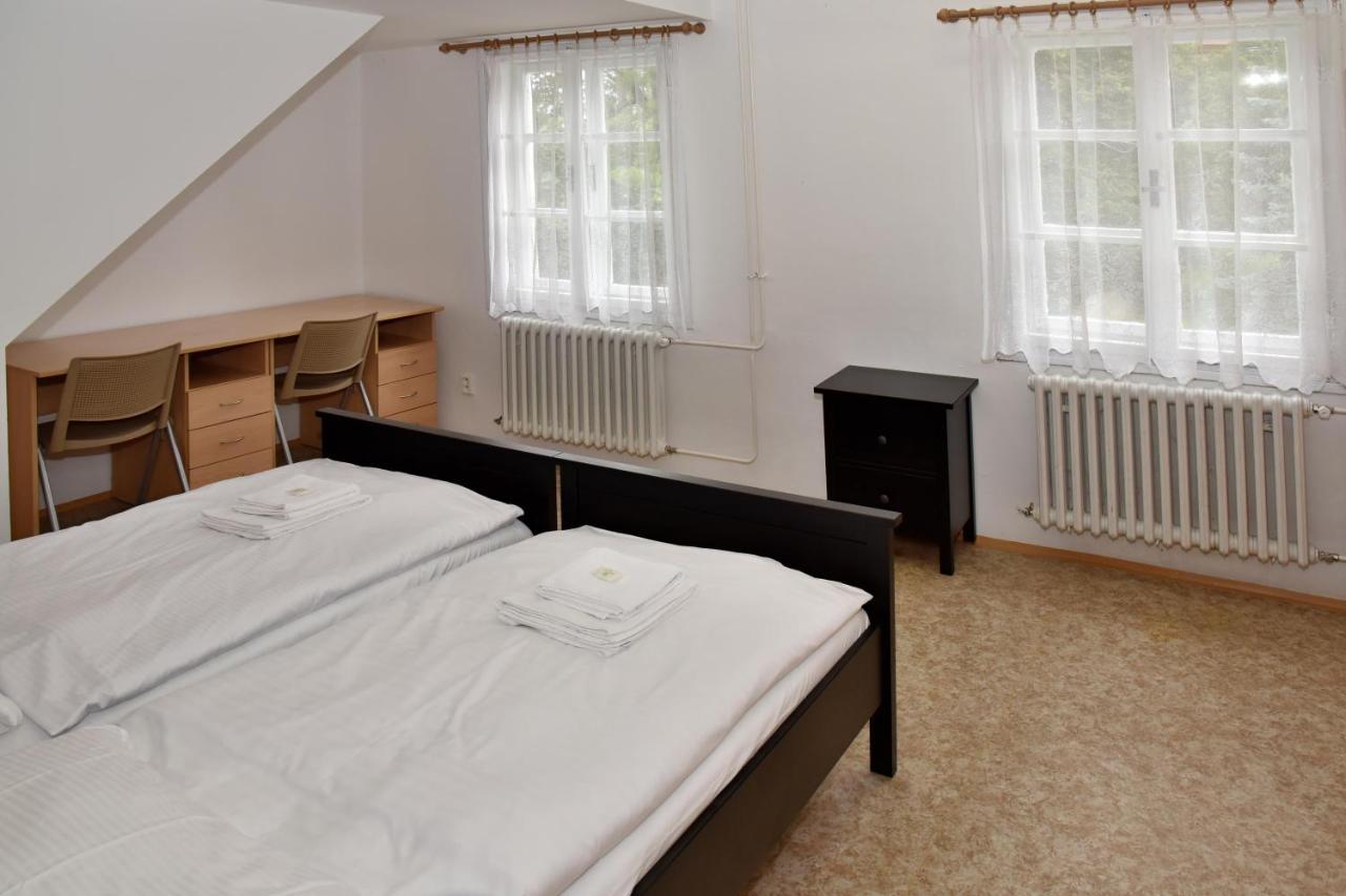 Zamek Racice Hotel Luaran gambar