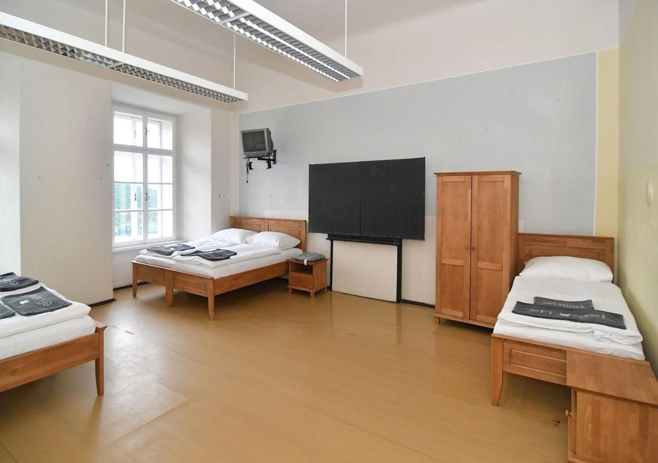 Zamek Racice Hotel Luaran gambar