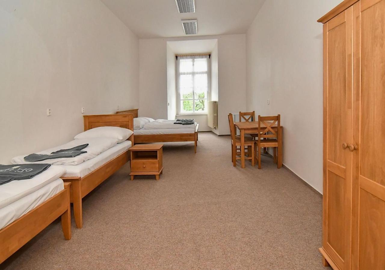 Zamek Racice Hotel Luaran gambar