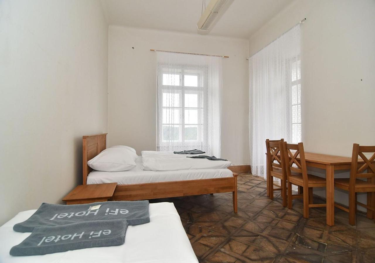 Zamek Racice Hotel Luaran gambar